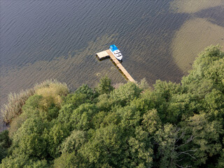 Piękne jezioro w Polsce, wczesna jesień © hunter76