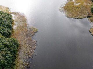 Piękne jezioro w Polsce, wczesna jesień © hunter76