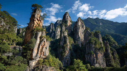 Naklejka premium Towering golden rock formations rise dramatically against a clear blue sky, revealing the timeless beauty of desert cliffs and rugged landscapes. The warm sunlight enhances the golden tones of the sto