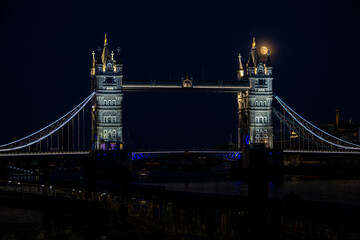 tower bridge at night london