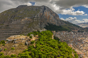 Fototapeta premium Aerial drone view of Caltavuturo, a historic Sicilian mountain town in Palermo, Italy, featuring its medieval castle, rugged surrounding cliffs, and scenic landscapes of the Madonie Mountains