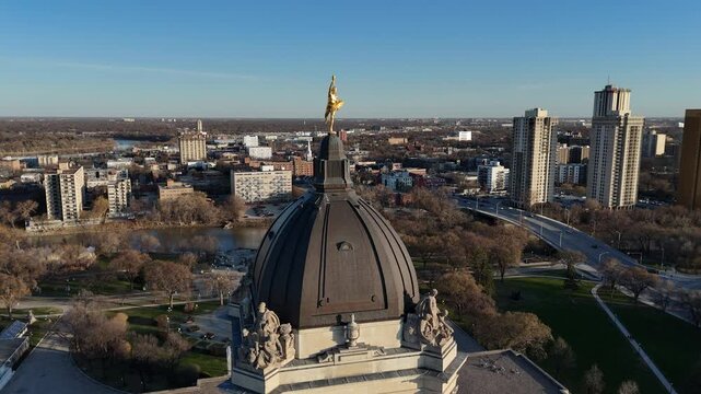 Golden Boy Statue Winnipeg &ndash; Drone Orbit