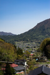 春の長野県小県郡青木村の街並み