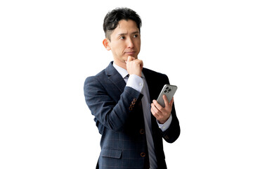 スマートフォンを持つ男性ビジネスマン（背景透過PNG）