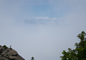 山頂から見る空