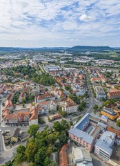 Obraz premium Ausblick auf Neumarkt in der Oberpfalz an einem sonnigen Sommertag