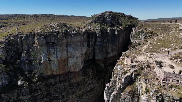 Cinematic aerial footage of Tundavala viewpoint, one of Angola&rsquo;s most stunning natural landscapes near Lubango.