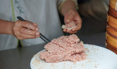 Chef hand-makes Shanghai dumplings on site