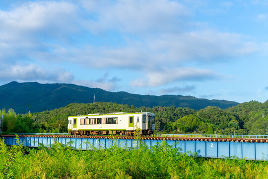 JR磐越東線・キハ110系気動車　いわき&hArr;郡山