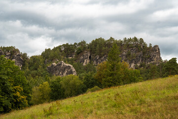 Der "Felsenzirkus" bei Rathen in der Sächsischen Schweiz mit den Feldsteinen 3