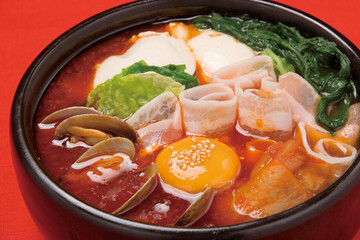 スンドゥブ（豆腐をメインとした韓国の鍋料）