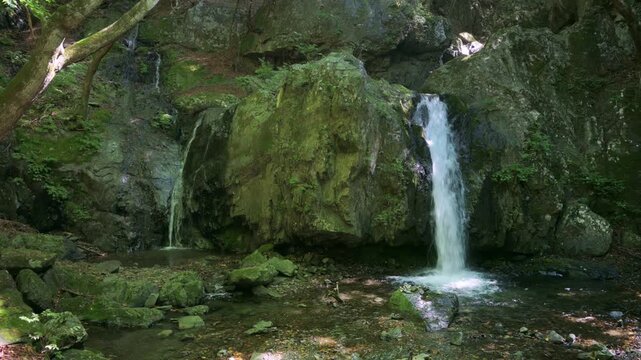 長野県佐久穂町の乙女の滝