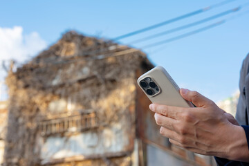 空き家　スマホ　男性