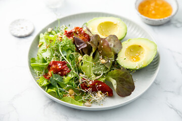 Green salad with sun dried tomatoes and avocado