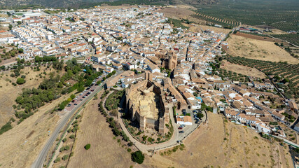Vista aérea del municipio de Baños de la Encina en la provincia de Jaén, España
