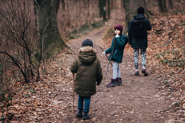 Obraz premium Family hiking forest trail children walking autumn
