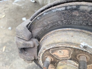 Car without wheel and lift up by hydraulic, waiting for tire replacement