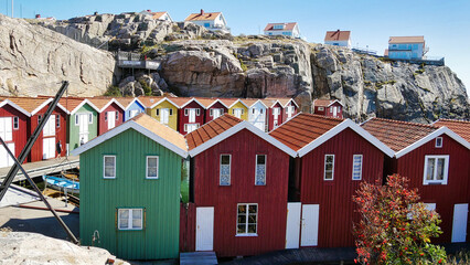 Auf der Sm&ouml;genbryggan in  Sm&ouml;gen / Schweden mit seinen wundervollen Bootsh&auml;usern und Hafen