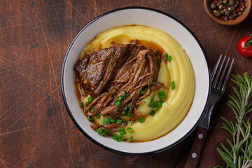 braised beef with mashed potato