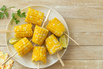 cooked corn on the cob