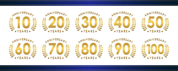 紺のリボンの背景をセットにした、キラキラ光るイエローゴールドの月桂樹をあしらったアニバーサリーロゴ © Studio MUSUBI