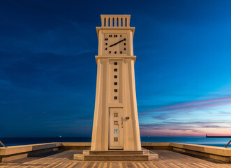 La pendule du remblai des Sables d'Olonne (Vend&eacute;e, France)