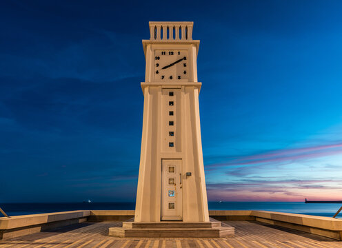 La pendule du remblai des Sables d'Olonne (Vend&eacute;e, France)