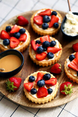 tartlets with cream cheese and berries