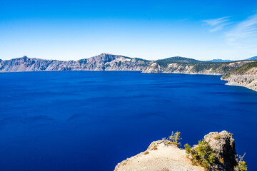 Fototapeta premium Oregon's Crater Lake National Park's beautiful blue water in the Fall of 2025