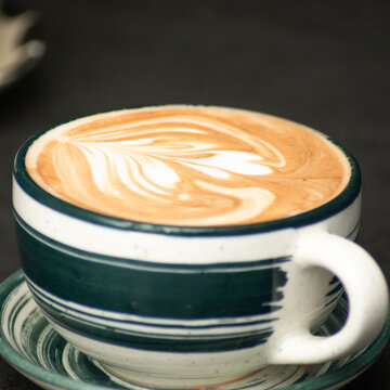 T&uacute; soltaste una risita, negando suavemente con la cabeza: