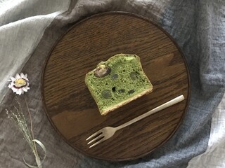 부드러운 일본전통 화과자 우키시마(찜케이크)와 칠기쟁반