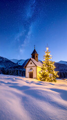 Kapelle mit geschmückten Tannenbaum in Winterlandschaft 