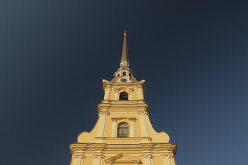 Obraz premium Peter and Paul Cathedral tower against deep blue sky