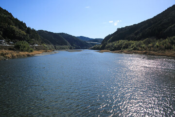 Fototapeta premium 高知県いの町 名越屋沈下橋から見た仁淀川