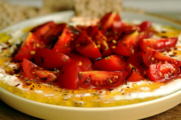 Tomatoes with white sauce and olive oil