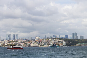 Obraz premium The sight of European Istanbul from Uskudar district, asian side, Istanbul, Turkey