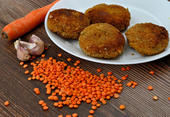 Kotlety z czerwonej soczewicy i marchewki © Hanna
