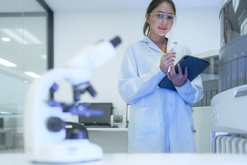 A laboratory manager reviews the entire workflow, using a tablet to analyze data from microscopy and a high-throughput analyzer, optimizing the process for maximum efficiency.