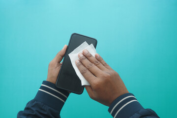 Cleaning a smartphone for better hygiene and performance