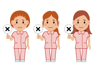 不正解の札を上げるピンクの制服の女性看護師。その2