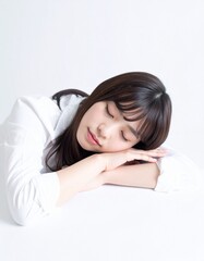 Obraz premium 日本人,女性,10代,眠そう,シンプルな白い背景,Simple white background,Japanese,Female,Teens,Sleepy