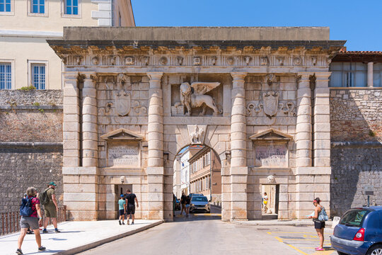 Fototapeta Terraferma Gate entrance to Zadar old town in Croatia