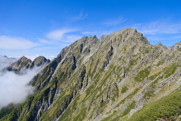 北アルプス、吊尾根から望む奥穂高岳