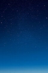 Obraz premium Vast starry night sky with a gradual transition from deep blue to lighter horizon under a blanket of twinkling stars