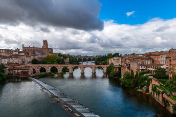 Sainte Cécile cathedral and the banks of the Tarn, from the Pont Neuf in Albi, in the Tarn, in Occitanie, France © FredP
