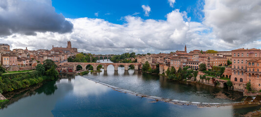 Sainte Cécile cathedral and the banks of the Tarn, from the Pont Neuf in Albi, in the Tarn, in Occitanie, France © FredP