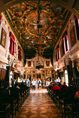 Obraz premium Innenansicht der St. Spiridon Kirche in der Altstadt von Korfu, Griechenland