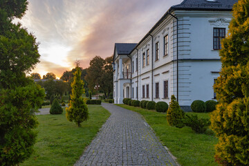 Obraz premium Holy Dormition Univ Lavra Monastery on a Sunny Day