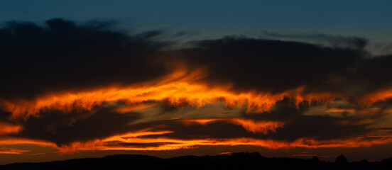 Nuvens ao nascer do sol