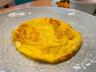 
A simple omelette is an additional menu item to complement food in a cafe. It is rich in protein but also prone to fat from the cooking oil that settles